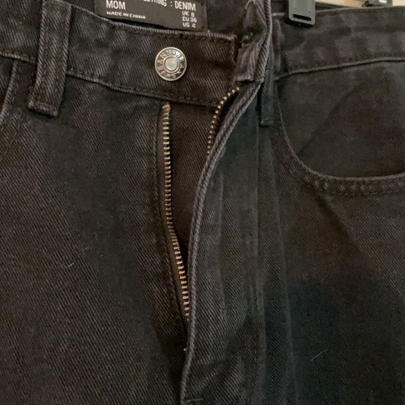 Pretty Little Thing Black Mom Jeans - Picture 3 of 7